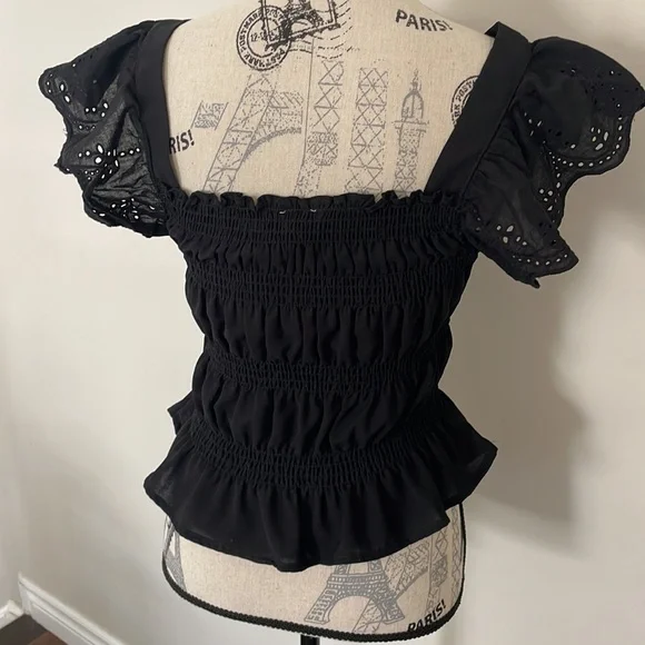 BEAUTIFUL DETAILS BLACK TOP - Picture 3 of 6